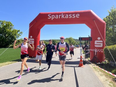 Landkreislauf 2025_Zieleinlauf Bereitschaftspolizei Sulzbach-Rosenberg